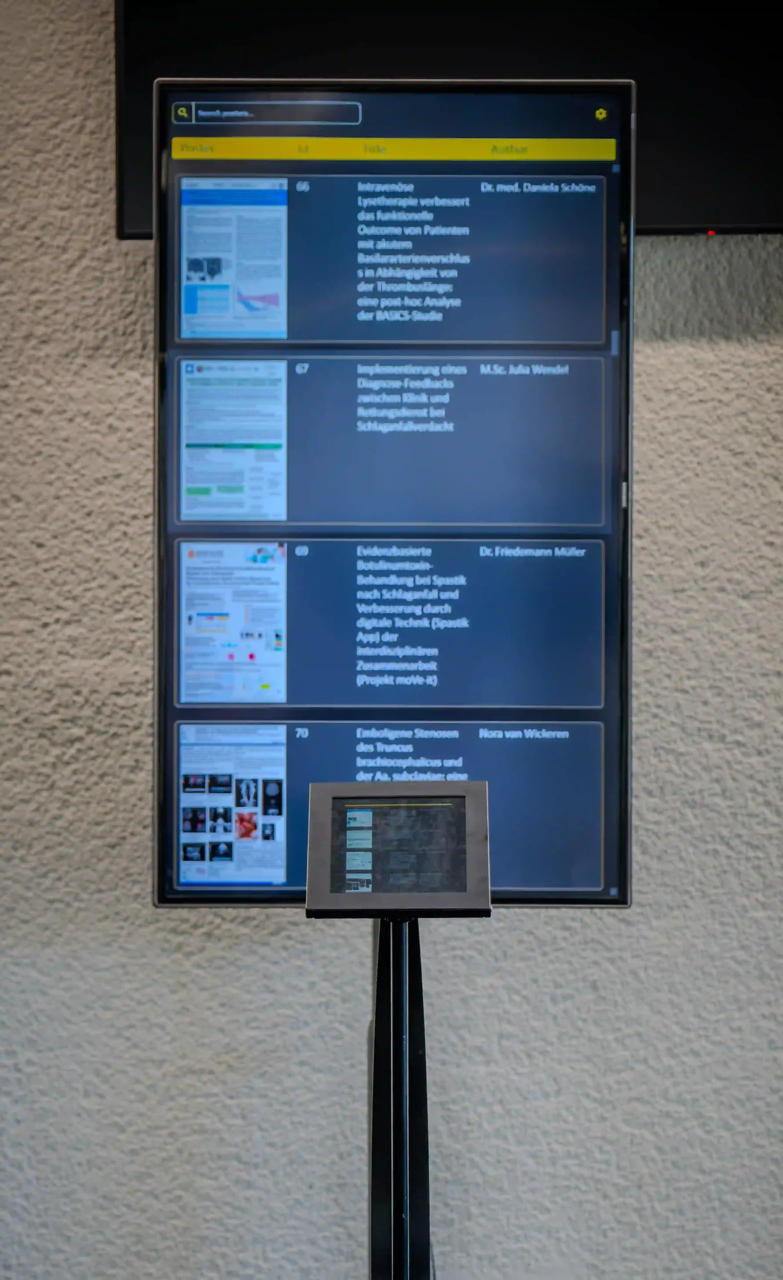 ePoster-Station auf einem Kongress – Terminal zum Abruf der digitalen Poster